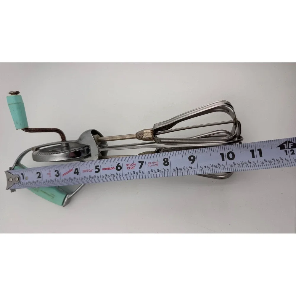 Vintage Turner & Seymour Hand Crank Egg Beater Whisk‎ Aqua Blue Handles